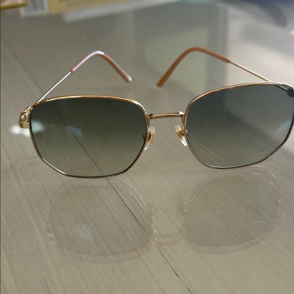 Gucci Gold and Green Sunglasses - Picture 6 of 6